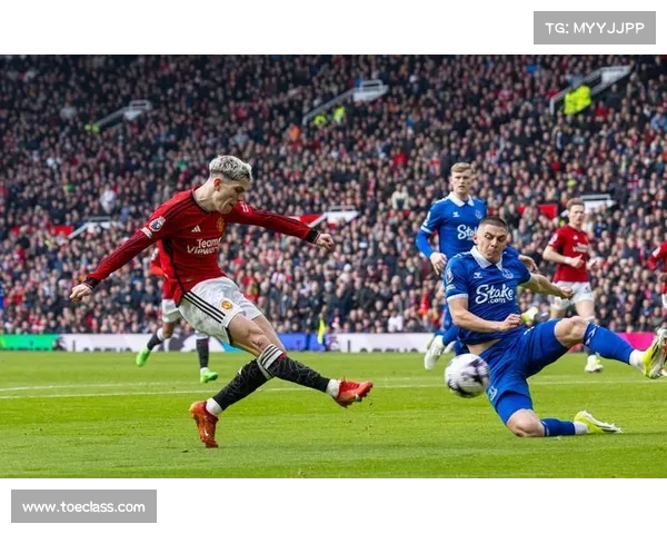 英超联赛：曼联客场险胜埃弗顿